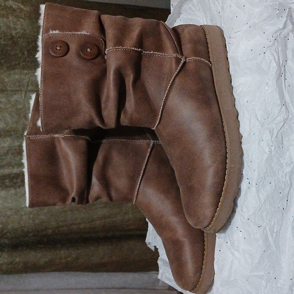 Skechers boots size 11